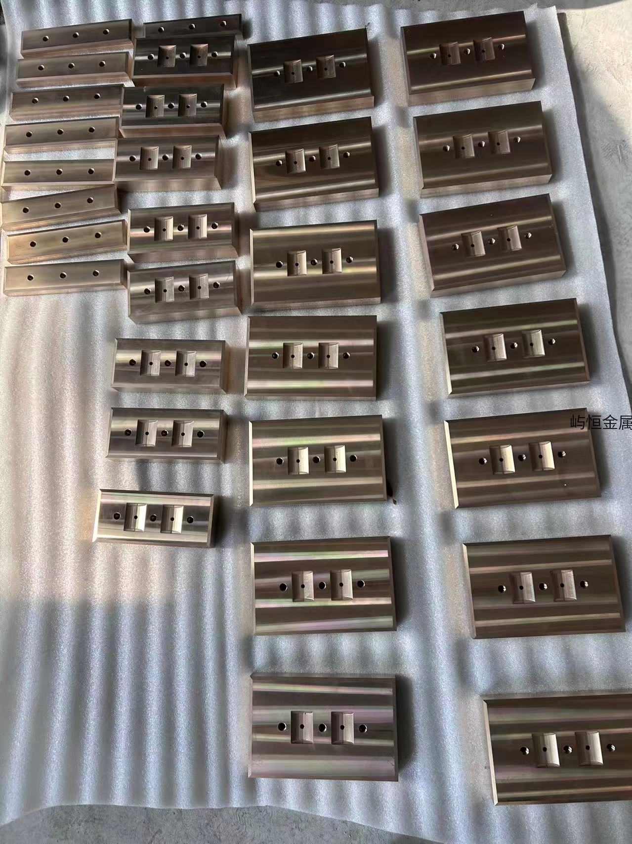 ​ 锡青铜衬板：重载设备的 “耐磨减摩核心”